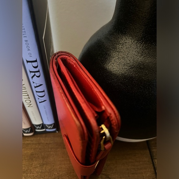 Prada Saffiano Wallet (with COA) - Picture 5 of 15